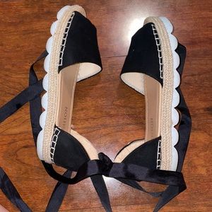 sandals that tie around ankles